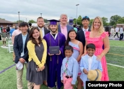 Жози с родителями, братьями и сестрами.