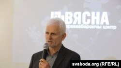 Алеся Біляцького затримали 14 липня 2021 року. Йому інкримінують ухилення від сплати податків.