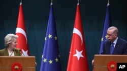 Еврокомиссия президенти Урсула фон дер Ляйен менен Түркиянын президенти Режеп Тайып Эрдоган. Анкара, 2024-жыл.