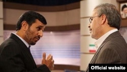 احمدی‌نژاد (چپ) بار دیگر در سیما فرصت تبلیغاتی پیدا کرد