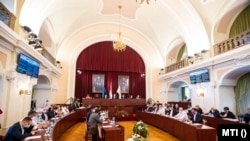 A Fővárosi Közgyűlés ülése, középen Karácsony Gergely főpolgármester a Városházán 2020. szeptember 30-án.