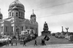 Погляд на московський меморіал зі сторони Москва-ріки