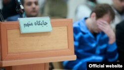 بابک زنجانی در جلسه دادگاه انقلاب برای رسیدگی به اتهاماتش.