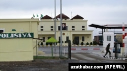 КПП на границе Туркменистана и Узбекистана  