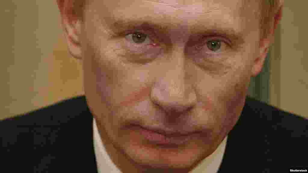 Vladimir Putin în timpul vizitei sale în Bulgaria, ianuarie 2008. În luna mai din același an, la propunerea lui Putin, președinte al țării a fost ales fostul premier Dmitri Medvedev. Însuși Putin, după două mandate de președinte, a preluat funcția de prim-ministru, schimbându-și locul cu Medvedev, după cum s-a văzut mai târziu, pentru numai 4 ani.