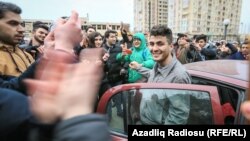 Мегман Гюсейнов після засідання суду, Баку, 10 січня 2017 року