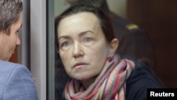  “Эркин Европа/Азаттык” радиосунун татар-башкыр кызматынын журналисти Алсу Курмашева Казань шаарындагы сот залында. 