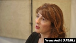 "Danas je isti kulturni obrazac kojim je Srbija ušla u ratove", ocenila je Izabela Kisić, izvršna direktorka Helsinškog odbora za ljudska prava Srbije.