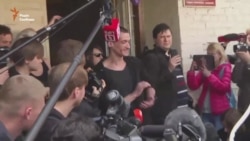 Російський художник-акціоніст Петро Павленський вільний (відео)