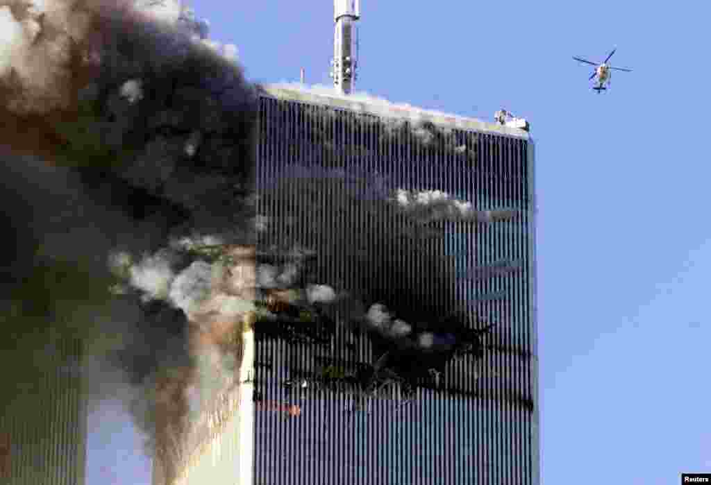 Prima clădire atacată a fost turnul nordic de la World Trade Center din New York. Zborul American Airlines 11, un Boeing 767, transporta 76 de pasageri, 11 membri ai echipajului, plus 5 teroriști. Impactul cu turnul a avut loc la ora locală 08:46,&nbsp;într-un moment în care foarte mulți angajați veneau la serviciu. Avionul zbura&nbsp;cu o viteză de peste 700 km/h și a intrat în clădire între etajele 93 și 99.