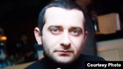 Бадра Гунба вернул на госслужбу скандально известного помощника экс-президента Аслана Бжания Лашу Сакания (на фото)