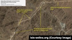 یکی از تصاویر ماهواره‌ای که بخش شمال‌غربی محوطه را در حال تسطیح جاده و نصب پانل‌های دیواری نشان می‌دهد