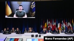 Украинският президент Володимир Зеленски говори по видеоконферентна връзка пред участниците в срещата на върха на НАТО. Мадрид, 29 юни 2022 г.