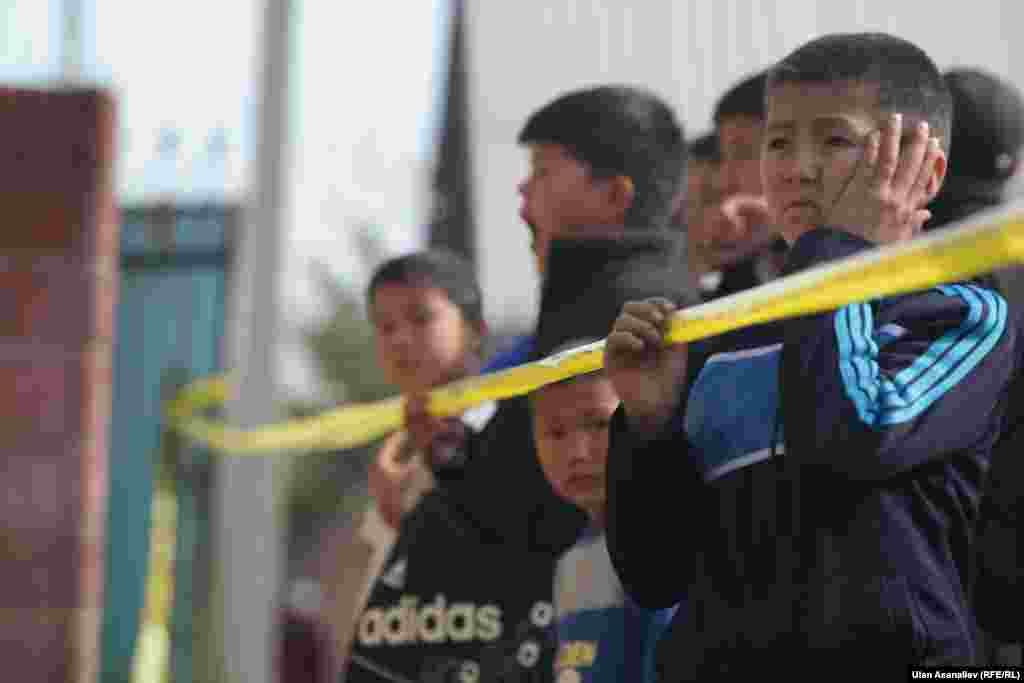 Местонахождение остальных двух экстремистов пока неизвестно.