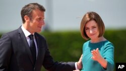 Европейское политическое сообщество является результатом инициативы президента Франции Эммануэля Макрона, который поддерживает хорошие отношения с Майей Санду.