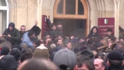 Protestele opoziției din regiunea separatistă a Georgiei, Abhazia, au dus la anularea alegerilor prezidențiale