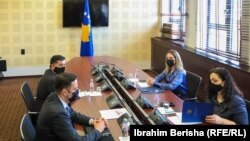 Takimi ndërmjet Vjosa Osmanit dhe Lumir Abdixhikut. 