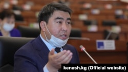 Жанар Акаев.