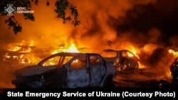 Згодом Державна служба з надзвичайних ситуацій повідомила, що в Одесі горить ринок Привоз, рятувальники ліквідовують наслідки російського удару