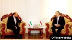 Сироҷиддин Аслов (рост) бо Ҳуҷҷатуллоҳ Фағонӣ. Акс аз торнамои сафорати Эрон дар Тоҷикистон