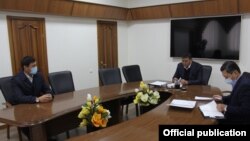 Председатель ГКНБ Камчыбек Ташиев принял главу Савайского айыл окмоту Мунарбека Сайпидинова, 23 ноября 2020 г.