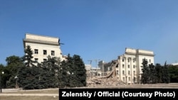 Розбита російськими авіаударами будівля Херсонської обласної державної адміністрації, архівне фото