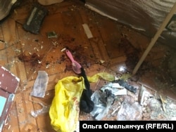 В одному з обстріляних будинків проживали військовослужбовиці. Двоє бійчинь отримали середні та легкі поранення, а стан іще однієї медики спочатку оцінювали, як важкий. Уламки снарядів прошили їй живіт та ноги. Наразі всі семеро поранених, четверо чоловіків та троє жінок, шпиталізовані