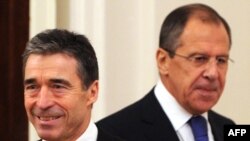 Генсек НАТО Андерс Фог Расмуссен и Министр иностранных дел России Сергей Лавров