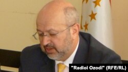 Дабири кулли САҲА ҳини нишасти матбуотӣ дар Душанбе, 27-уми марти соли 2012