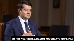 Прямої відповіді на уточнювальне запитання, чи означає це його намір балотуватися на майбутніх президентських виборах, Разумков не дав
