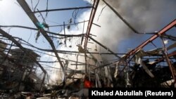 صنعا، پایتخت یمن؛ حملات هوایی عربستان سعودی به یک مراسم خاکسپاری حدود ۱۴۰ کشته بر جای گذاشت