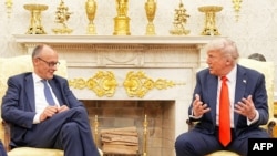 Канцлер Германии Фридрих Мерц (слева) и президент США Дональд Трамп