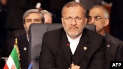 منوچهر متكى به خبرنگاران در تهران گفت كه براى تعيين محل نشست با گروه پنج به علاوه یک، رايزنى ها در جريان است.