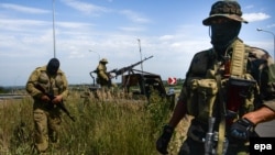 Бойовики російських гібридних сил на околицях Луганська, 2014 рік