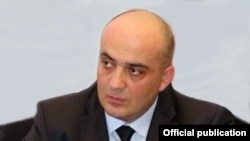 Разговоры о его судимости за более тяжкое преступление Парцхаладзе назвал «грязной политической кампанией», проводимой «Единым национальным движением»