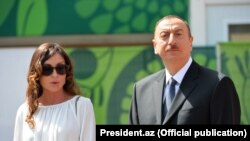 Президент Азербайджану Ільхам Алієв (праворуч) і його дружина, тепер перший віце-президент Азербайджану Мехрібан Алієва