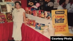 Ludmila Smolyansky​ operates a Lifeway stand at a trade show shortly after the company was founded in 1986.