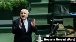 محمدجواد ظریف، وزیر خارجه، تنها ساعاتی پس از اظهار نظر همتای خود به دعوت او پاسخ داد