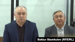 Омурбек Текебаев и Дуйшенкул Чотонов в зале суда, архивное фото.