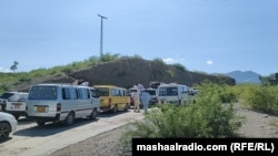 U trenutku napada u konvoju je bilo oko 700 ljudi, navele su pakistanske bezbednosne službe. na fotografiji konvoj vozila u okrugu Kuram 2. novembra 2024.