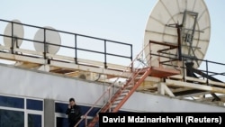 Еще пару дней назад руководство «Рустави 2» и его сторонники говорили о торжестве демократии: тогда Конституционный суд приостановил действие нормы Гражданского процессуального кодекса о незамедлительном исполнении судебного решения