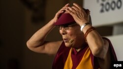 Далай-лама був шпиталізований 9 квітня з інфекцією дихальних шляхів