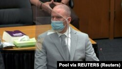 Derek Chauvin na izricanju presude 25. juna 