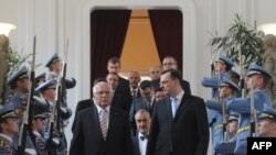 Президент Чехії Вацлав Клаус і прем'єр-міністр Петро Нечас (праворуч) в Празькому Граді, 13 липня 2010 року