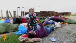 Tovarnik: Izbjeglice čekaju voz