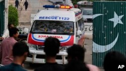 Пакистандын Пенжаб провинциясында Индиянын ракеталык чабуулу болгон жерге жакын жердеги "Тез жардам". 7-май, 2025-жыл 