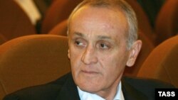 По мнению Анкваба, «любое решение суда не будет принято либо истцом, либо ответчиком. В конечном счете, это снова обернется противостоянием внутри общества»