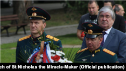 Василь Сазанович (зліва)