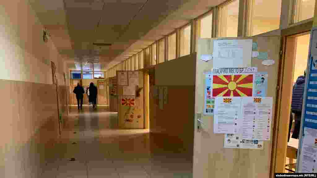 За 1347 советници во локалните самоуправи се кандидирани 10.831 кандидати. Право на глас имаат над 1,8 милиони граѓани (1.824.864 лица)