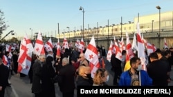 Головна вимога мітингу – перевести до приватної клініки політика, який 37-й день продовжує голодування у в’язниці